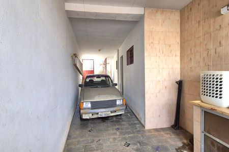Casa à venda com 253m², 4 quartos e 2 vagas Casa à venda com 253m², 4 quartos e 2 vagasGaragem