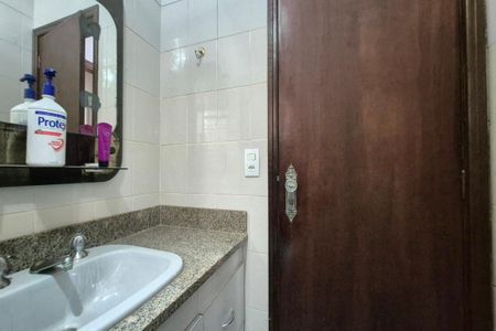 Casa à venda com 253m², 4 quartos e 2 vagas Casa à venda com 253m², 4 quartos e 2 vagasBanheiro