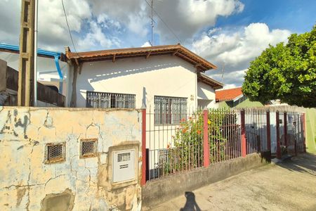 Casa à venda com 253m², 4 quartos e 2 vagas Casa à venda com 253m², 4 quartos e 2 vagasFachada do Prédio