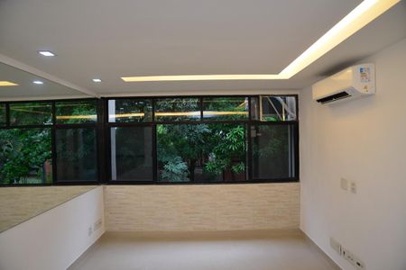 Sala de apartamento para alugar com 1 quarto, 38m² em Barra da Tijuca, Rio de Janeiro