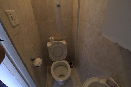 Casa à venda com 180m², 4 quartos e 2 vagasBanheiro da área de serviço