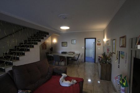 Casa à venda com 180m², 4 quartos e 2 vagasSala