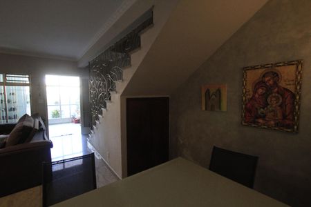 Casa à venda com 180m², 4 quartos e 2 vagasSala