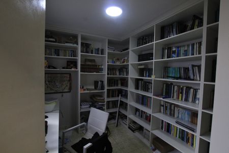 Casa à venda com 180m², 4 quartos e 2 vagasEscritório