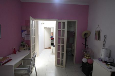 Casa à venda com 180m², 4 quartos e 2 vagasSuíte 2