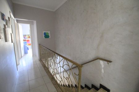 Casa à venda com 180m², 4 quartos e 2 vagasEscada