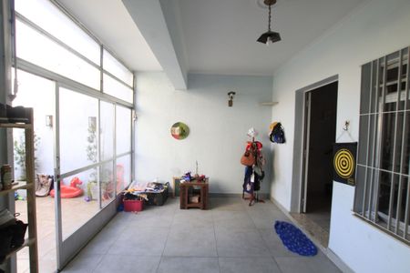 Casa à venda com 180m², 4 quartos e 2 vagasVaranda