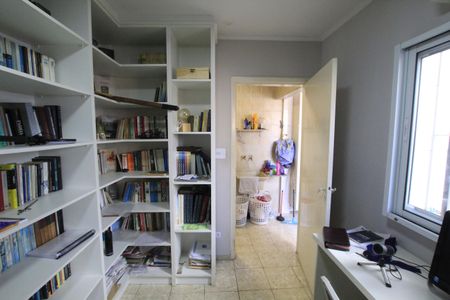 Casa à venda com 180m², 4 quartos e 2 vagasEscritório