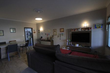 Casa à venda com 180m², 4 quartos e 2 vagasSala