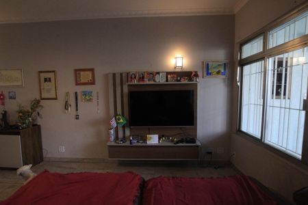 Casa à venda com 180m², 4 quartos e 2 vagasSala