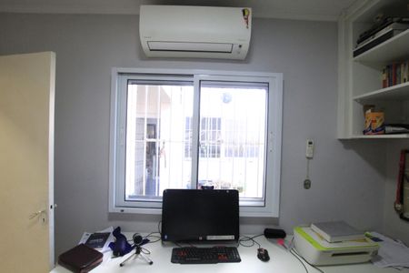 Casa à venda com 180m², 4 quartos e 2 vagasEscritório