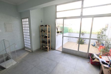 Casa à venda com 180m², 4 quartos e 2 vagasVaranda