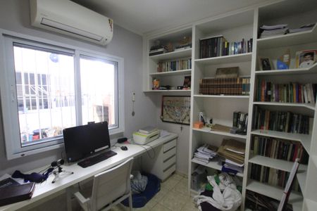 Casa à venda com 180m², 4 quartos e 2 vagasEscritório