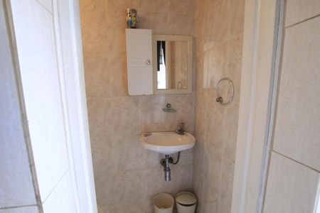Casa à venda com 180m², 4 quartos e 2 vagasBanheiro da área de serviço