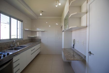 Apartamento para alugar com 118m², 2 quartos e 2 vagasCozinha