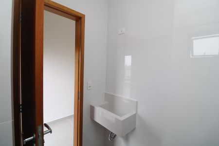 Casa à venda com 80m², 2 quartos e 2 vagasBanheiro da Suíte 2
