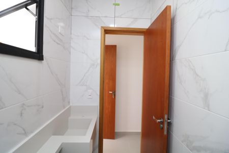 Casa à venda com 80m², 2 quartos e 2 vagasBanheiro da Suíte