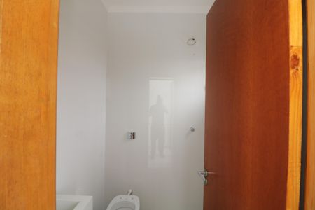 Casa à venda com 80m², 2 quartos e 2 vagasBanheiro da Suíte 2