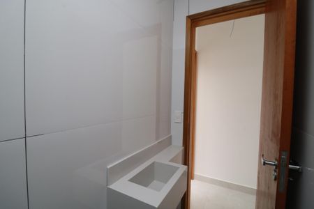 Casa à venda com 80m², 2 quartos e 2 vagasLavabo
