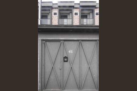 Casa à venda com 80m², 2 quartos e 2 vagasFachada