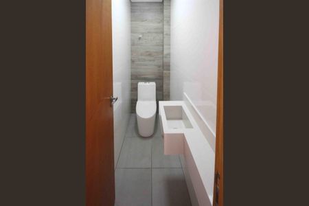 Casa à venda com 80m², 2 quartos e 2 vagasLavabo
