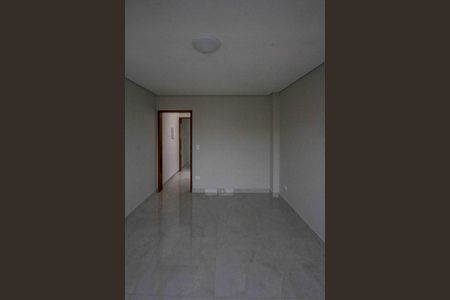 Casa à venda com 80m², 2 quartos e 2 vagasSala