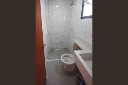 Casa à venda com 80m², 2 quartos e 2 vagasBanheiro da suite