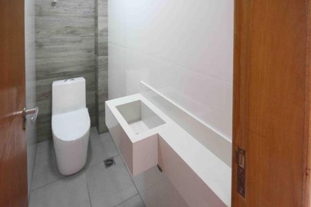 Casa à venda com 80m², 2 quartos e 2 vagasLavabo