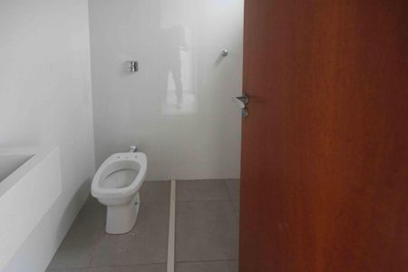Casa à venda com 80m², 2 quartos e 2 vagasBanheiro da Suite