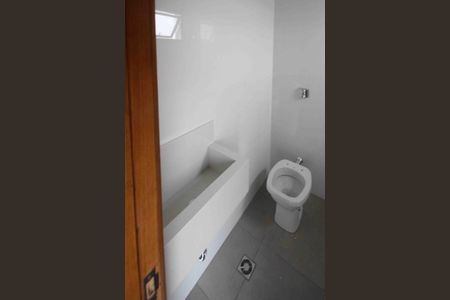 Casa à venda com 80m², 2 quartos e 2 vagasBanheiro da Suite