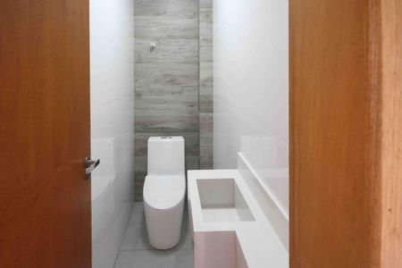 Casa à venda com 80m², 2 quartos e 2 vagasLavabo