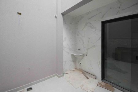 Casa à venda com 80m², 2 quartos e 2 vagasQuintal e Área de Serviço