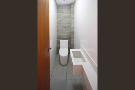 Casa à venda com 80m², 2 quartos e 2 vagasLavabo
