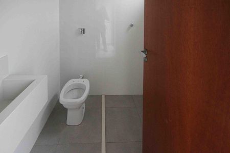 Apartamento à venda com 80m², 2 quartos e 2 vagasBanheiro da Suíte 2