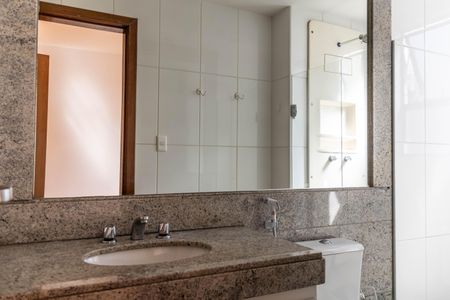 Apartamento para alugar com 176m², 4 quartos e 3 vagas Apartamento para alugar com 176m², 4 quartos e 3 vagasBanheiro da Suíte 2