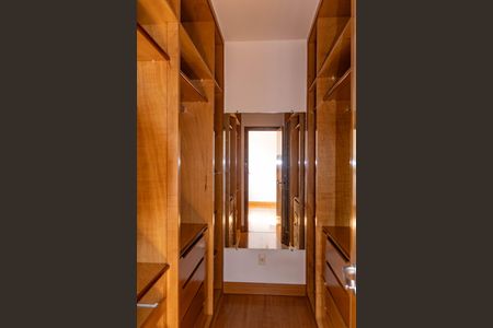 Apartamento para alugar com 176m², 4 quartos e 3 vagas Apartamento para alugar com 176m², 4 quartos e 3 vagasCloset