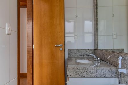 Apartamento para alugar com 176m², 4 quartos e 3 vagas Apartamento para alugar com 176m², 4 quartos e 3 vagasBanheiro da Suíte 2