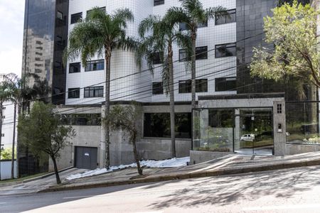 Apartamento para alugar com 176m², 4 quartos e 3 vagas Apartamento para alugar com 176m², 4 quartos e 3 vagasFachada