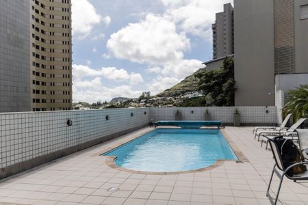 Apartamento para alugar com 176m², 4 quartos e 3 vagas Apartamento para alugar com 176m², 4 quartos e 3 vagasÁrea comum - Piscina