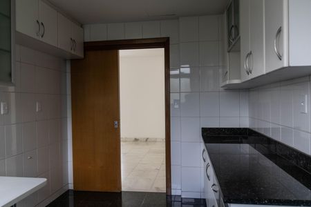 Apartamento para alugar com 176m², 4 quartos e 3 vagas Apartamento para alugar com 176m², 4 quartos e 3 vagasCozinha