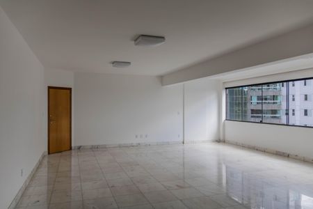 Apartamento para alugar com 176m², 4 quartos e 3 vagas Apartamento para alugar com 176m², 4 quartos e 3 vagasSala