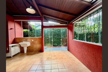 Casa para alugar com 506m², 4 quartos e 5 vagas Casa para alugar com 506m², 4 quartos e 5 vagasÁrea de serviço