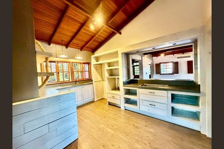 Casa para alugar com 506m², 4 quartos e 5 vagas Casa para alugar com 506m², 4 quartos e 5 vagasQuarto