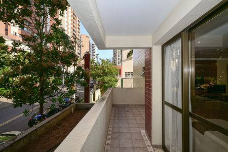 Apartamento à venda com 145m², 3 quartos e 2 vagasVaranda