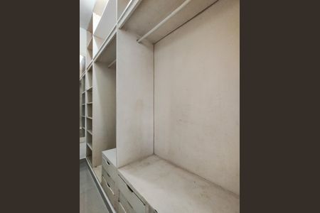 Apartamento para alugar com 60m², 2 quartos e 1 vaga Apartamento para alugar com 60m², 2 quartos e 1 vagaCloset da suíte