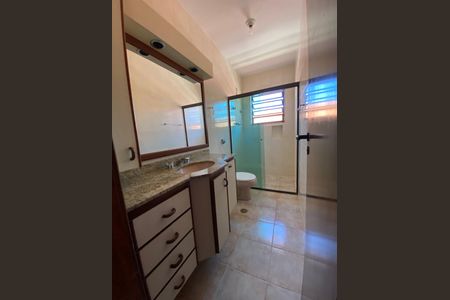 Casa para alugar com 160m², 5 quartos e 2 vagasBanheiro 