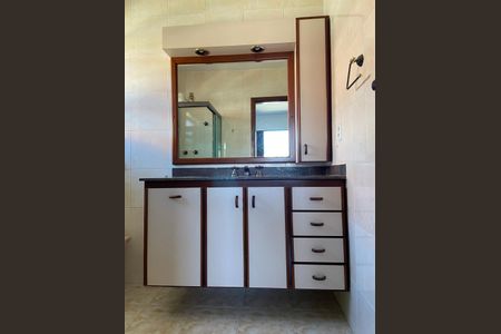 Casa para alugar com 160m², 5 quartos e 2 vagasQuarto - Banheiro