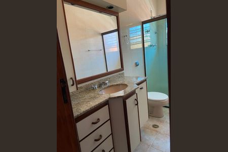 Casa para alugar com 160m², 5 quartos e 2 vagasBanheiro 