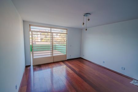 Casa para alugar com 160m², 4 quartos e 2 vagas Casa para alugar com 160m², 4 quartos e 2 vagasSala