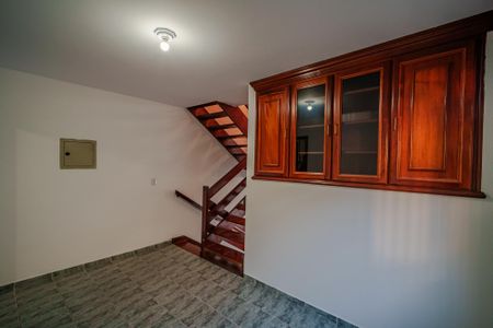 Casa para alugar com 160m², 4 quartos e 2 vagas Casa para alugar com 160m², 4 quartos e 2 vagasCopa